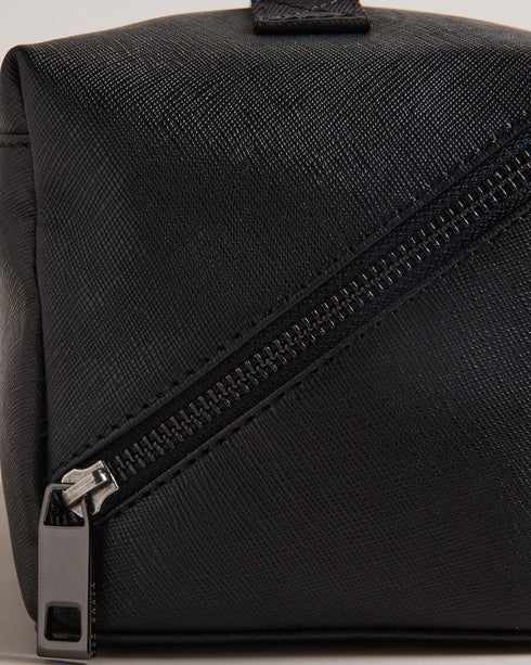 HANSS-Gifts-Crafted from Saffiano leather, the HANSS washbag has internal mesh pockets and a top handle for easy travelling. Sleek branded hardware completes the look. Washbag Saffiano leather Top handle Logo hardware on front Zip fastening Internal mesh pockets Dimensions: 24cm x 13cm x 13cm- Ted Baker Romania